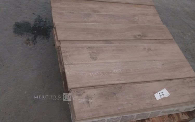 Autre Lot de 14m² de carrelage façon bois, 15x90cm par dalle  77