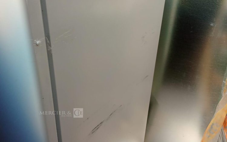 Autre Lot meuble salle de bain comprenant meuble 70cm , avec lavabo , miroir led de 60  81