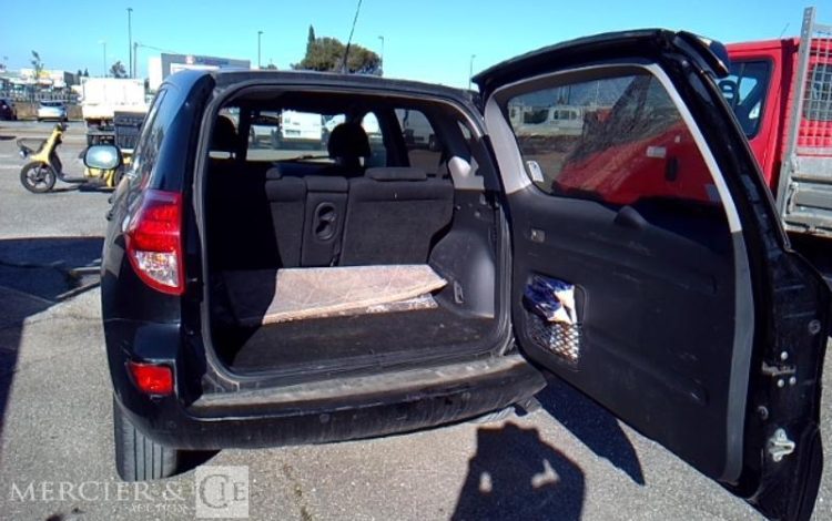 TOYOTA RAV-4 D4D 4WD 2.2 16V 136CV NOIR 8741YX84