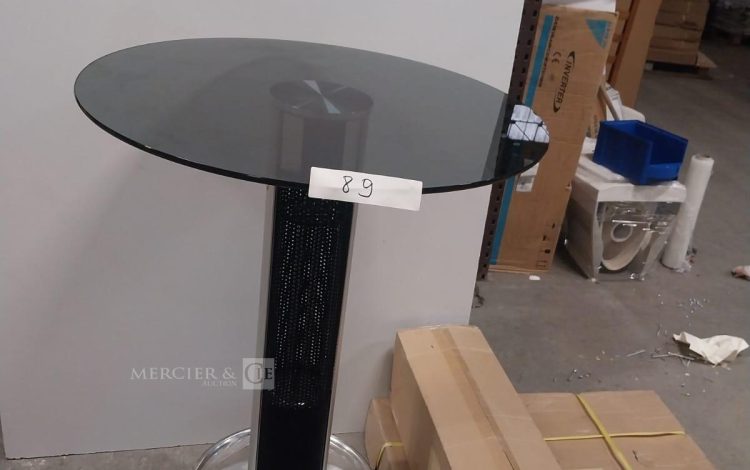 Autre Lot de 2 tables avec chauffage de diamètre 80cm, hauteur 110cm, marque Silence B  88