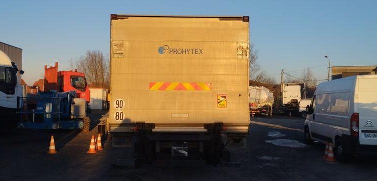 RENAULT PORTEUR MIDLUM 270 DXI AVEC HAYON D’HOLLANDIA – NON ROULANT – AN 2010 BLANC AT-587-NM
