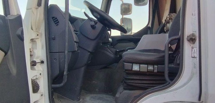 RENAULT PORTEUR MIDLUM 270 DXI AVEC HAYON D’HOLLANDIA – NON ROULANT – AN 2010 BLANC AT-587-NM