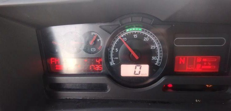 RENAULT PORTEUR MIDLUM 270 DXI AVEC HAYON D’HOLLANDIA – NON ROULANT – AN 2010 BLANC AT-587-NM