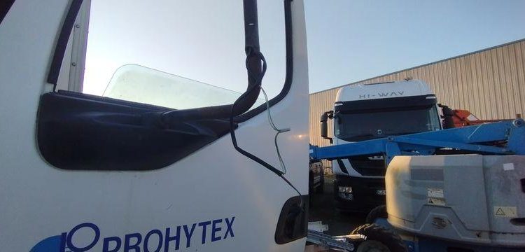 RENAULT PORTEUR MIDLUM 270 DXI AVEC HAYON D’HOLLANDIA – NON ROULANT – AN 2010 BLANC AT-587-NM