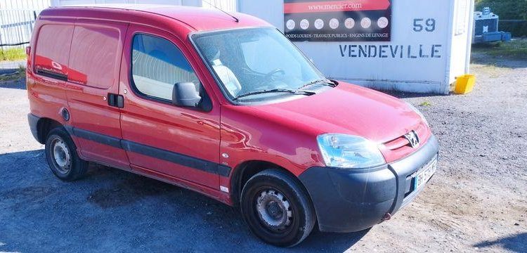 PEUGEOT PARTNER UTILITAIRE 1.6 HDI FOURGON 75 CV – DIESEL – 115551 KMS – ANNEE 2006 BORDEAUX BH-578-MR