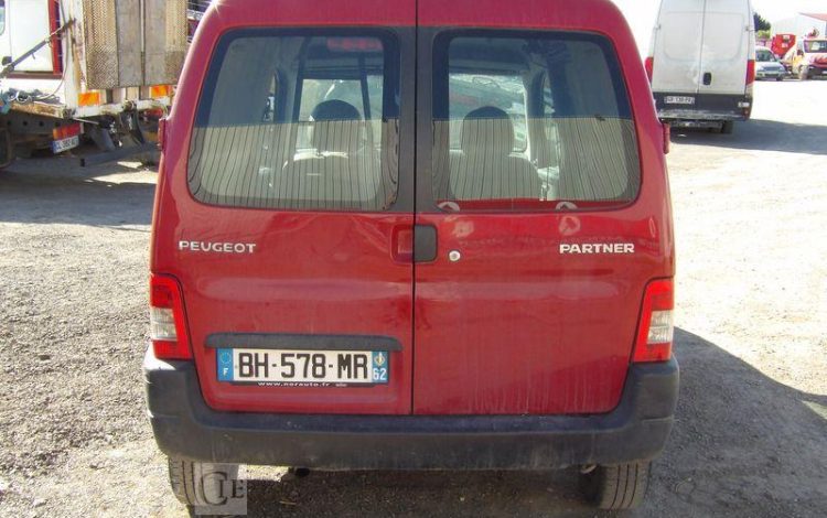 PEUGEOT PARTNER UTILITAIRE 1.6 HDI FOURGON 75 CV – DIESEL – 115551 KMS – ANNEE 2006 BORDEAUX BH-578-MR