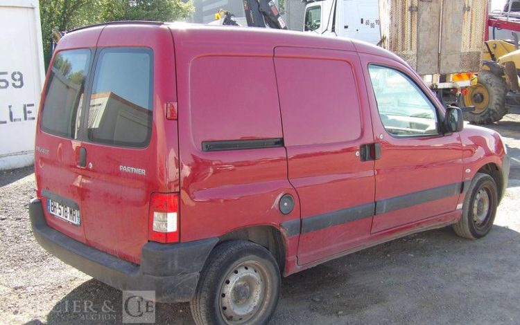 PEUGEOT PARTNER UTILITAIRE 1.6 HDI FOURGON 75 CV – DIESEL – 115551 KMS – ANNEE 2006 BORDEAUX BH-578-MR
