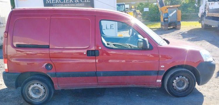 PEUGEOT PARTNER UTILITAIRE 1.6 HDI FOURGON 75 CV – DIESEL – 115551 KMS – ANNEE 2006 BORDEAUX BH-578-MR