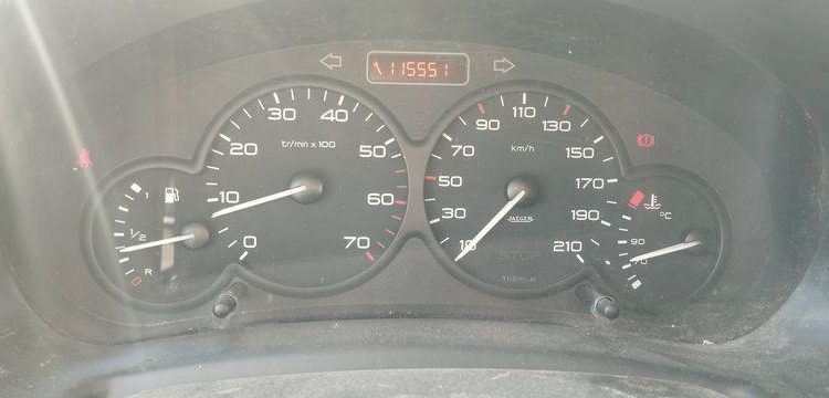 PEUGEOT PARTNER UTILITAIRE 1.6 HDI FOURGON 75 CV – DIESEL – 115551 KMS – ANNEE 2006 BORDEAUX BH-578-MR
