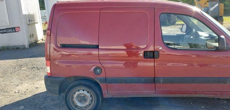 PEUGEOT PARTNER UTILITAIRE 1.6 HDI FOURGON 75 CV – DIESEL – 115551 KMS – ANNEE 2006 BORDEAUX BH-578-MR
