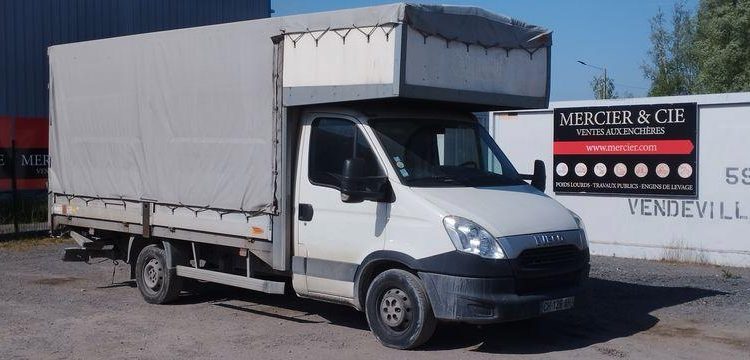 IVECO 3T5 BACHE BLANC CH-128-AH