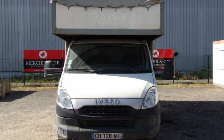 IVECO 3T5 BACHE BLANC CH-128-AH