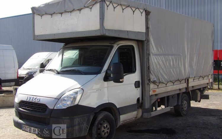 IVECO 3T5 BACHE BLANC CH-128-AH