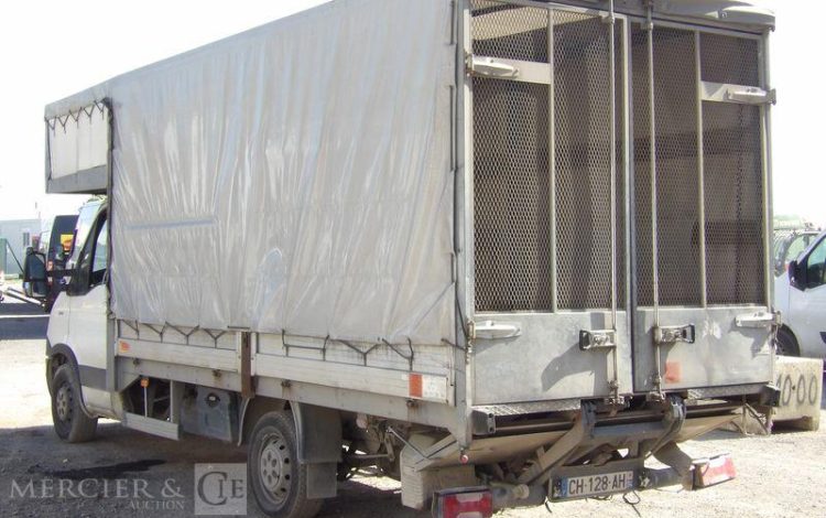 IVECO 3T5 BACHE BLANC CH-128-AH