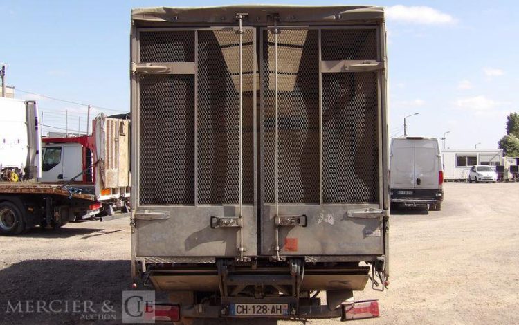 IVECO 3T5 BACHE BLANC CH-128-AH