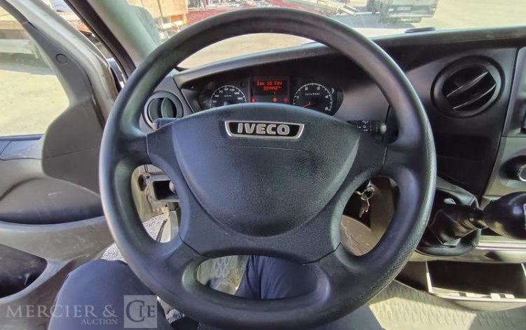IVECO 3T5 BACHE BLANC CH-128-AH