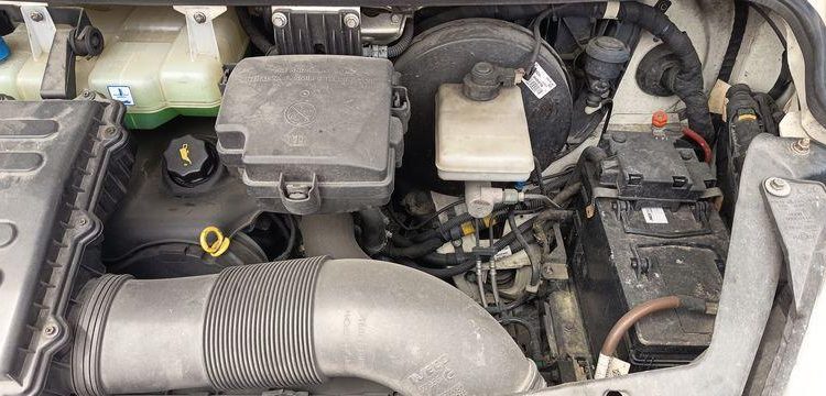 IVECO 3T5 BACHE BLANC CH-128-AH