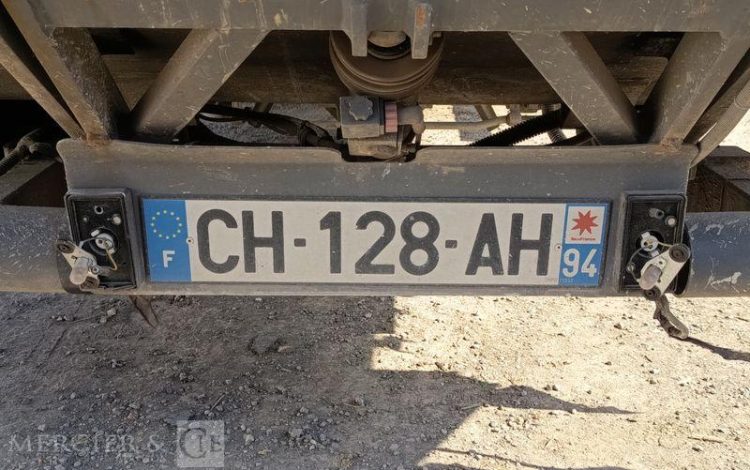 IVECO 3T5 BACHE BLANC CH-128-AH