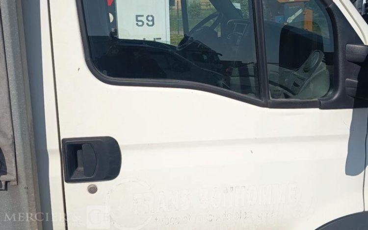 IVECO 3T5 BACHE BLANC CH-128-AH