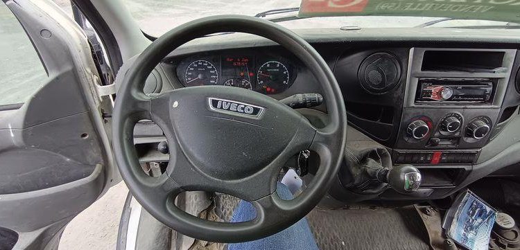 IVECO 35C13 2,3LD DPF 126CV BENNE AVEC COFFRE ACIER DIESEL -167915 KMS – ANNEE 2012 BLANC CM-290-SR