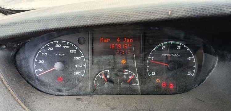 IVECO 35C13 2,3LD DPF 126CV BENNE AVEC COFFRE ACIER DIESEL -167915 KMS – ANNEE 2012 BLANC CM-290-SR