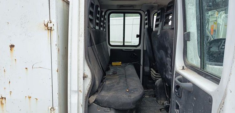 IVECO 35C13 2,3LD DPF 126CV BENNE AVEC COFFRE ACIER DIESEL -167915 KMS – ANNEE 2012 BLANC CM-290-SR