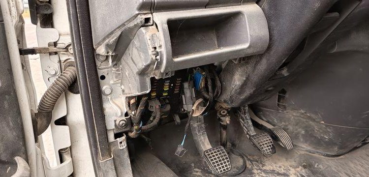 IVECO 35C13 2,3LD DPF 126CV BENNE AVEC COFFRE ACIER DIESEL -167915 KMS – ANNEE 2012 BLANC CM-290-SR