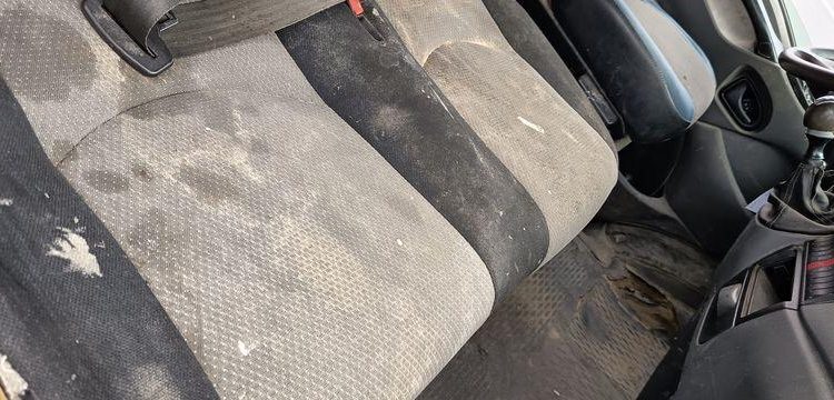 IVECO 35C13 2,3LD DPF 126CV BENNE AVEC COFFRE ACIER DIESEL -167915 KMS – ANNEE 2012 BLANC CM-290-SR