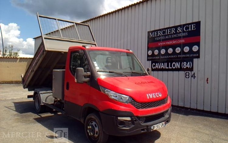 IVECO 35-130 BENNE SIMPLE CABINE COFFRE ROUGE DX-902-QN