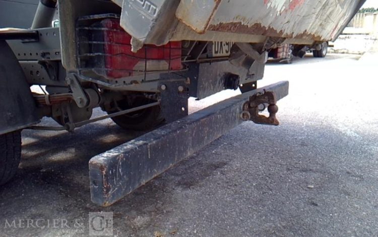 IVECO 35-130 BENNE SIMPLE CABINE COFFRE ROUGE DX-902-QN