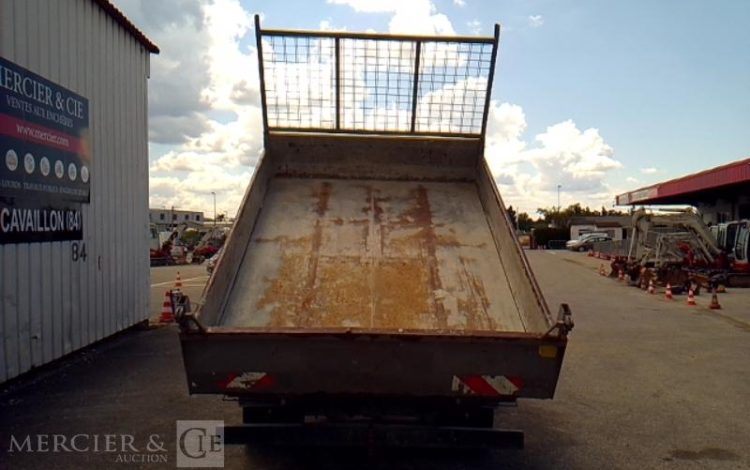 IVECO 35-130 BENNE SIMPLE CABINE COFFRE ROUGE DX-902-QN
