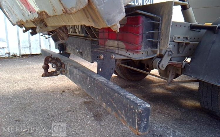 IVECO 35-130 BENNE SIMPLE CABINE COFFRE ROUGE DX-902-QN