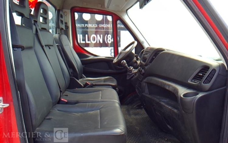 IVECO 35-130 BENNE SIMPLE CABINE COFFRE ROUGE DX-902-QN