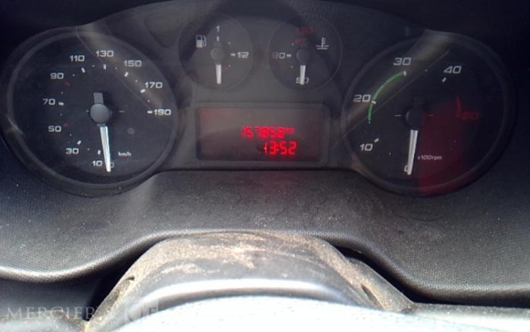 IVECO 35-130 BENNE SIMPLE CABINE COFFRE ROUGE DX-902-QN