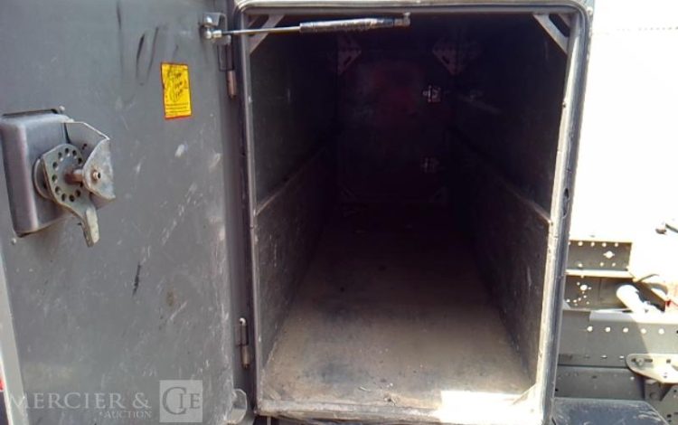 IVECO 35-130 BENNE SIMPLE CABINE COFFRE ROUGE DX-902-QN