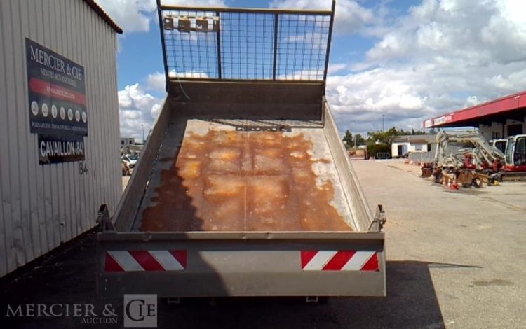 IVECO 35C13 BENNE SIMPLE CABINE COFFRE  EE-327-CS