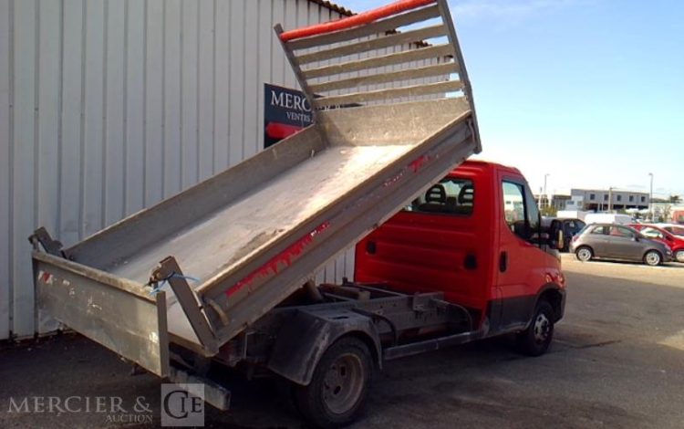 IVECO 35C13 BENNE SIMPLE CABINE COFFRE  EG-024-PY