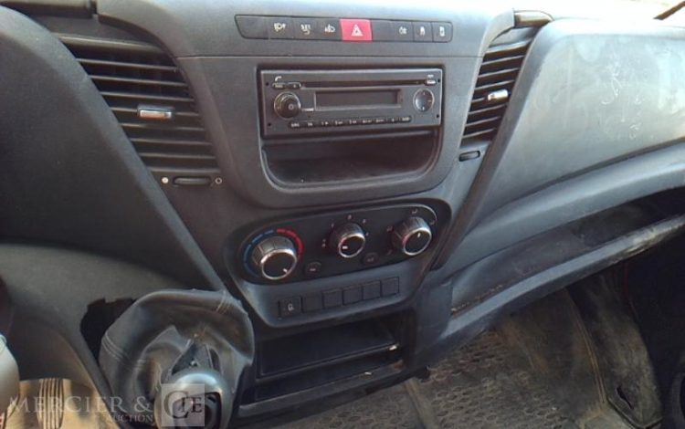 IVECO 35C13 BENNE SIMPLE CABINE COFFRE  EG-024-PY