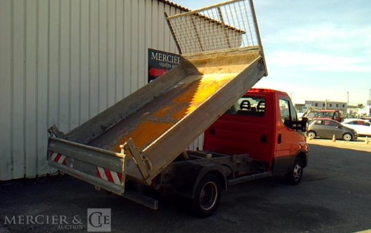 IVECO 35C13 BENNE SIMPLE CABINE COFFRE  EG-244-PY