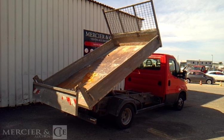 IVECO 35C13 BENNE SIMPLE CABINE COFFRE  EG-709-QK