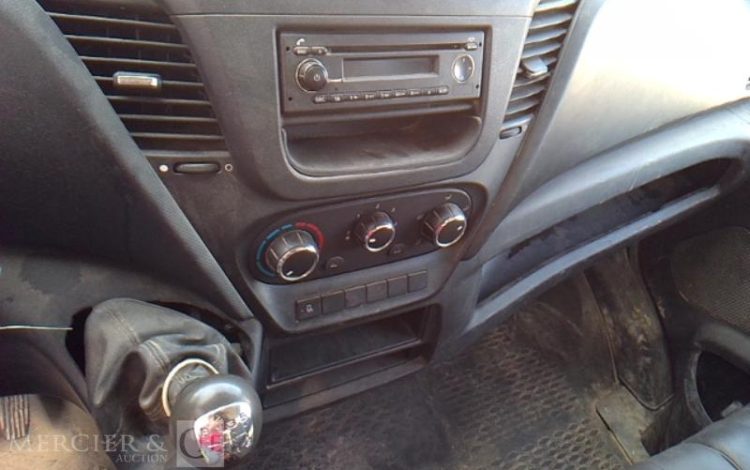 IVECO 35C13 BENNE SIMPLE CABINE COFFRE  EG-709-QK