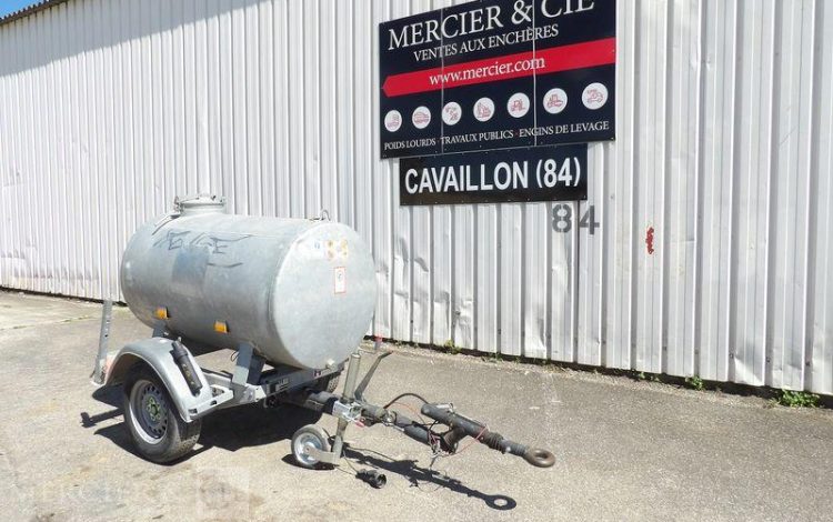 HUBIERE CITERNE A EAU  EK-806-QC