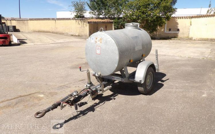 HUBIERE CITERNE A EAU  EK-806-QC