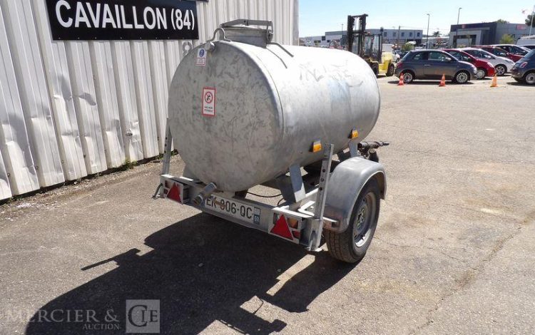 HUBIERE CITERNE A EAU  EK-806-QC