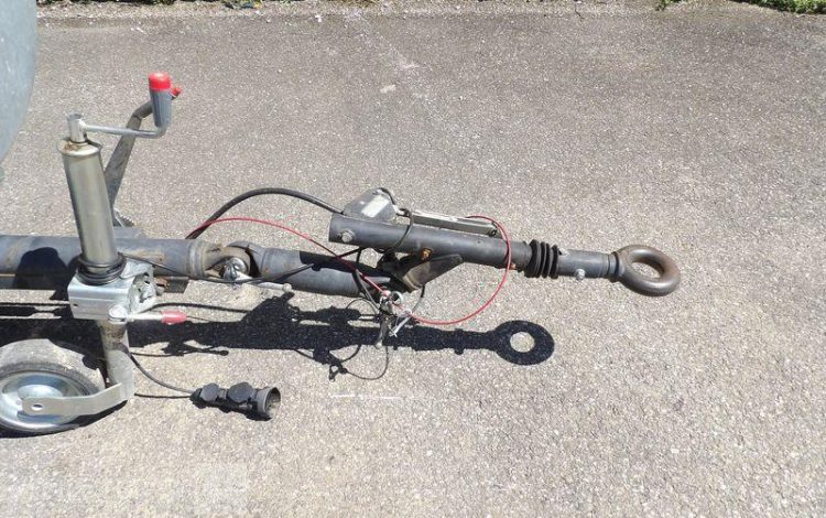 HUBIERE CITERNE A EAU  EK-806-QC
