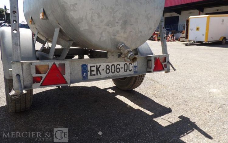 HUBIERE CITERNE A EAU  EK-806-QC