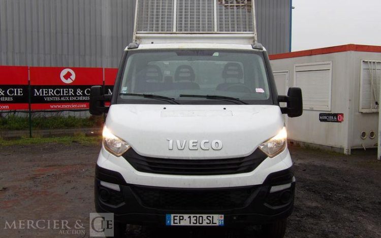 IVECO 35C12 BENNE AVEC COFFRE ACIER DIESEL – 175183 KMS – ANNEE 2017 BLANC EP-130-SL