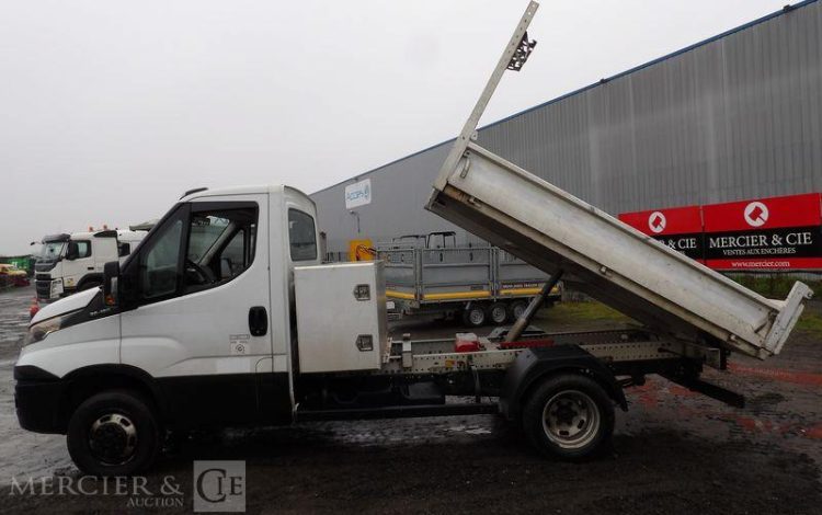 IVECO 35C12 BENNE AVEC COFFRE ACIER DIESEL – 175183 KMS – ANNEE 2017 BLANC EP-130-SL