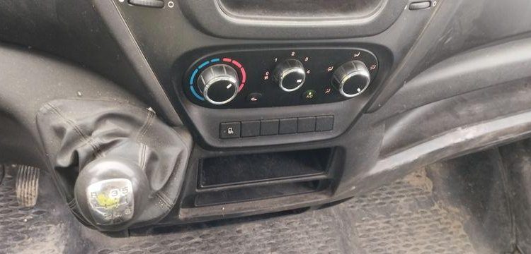 IVECO 35C12 BENNE AVEC COFFRE ACIER DIESEL – 175183 KMS – ANNEE 2017 BLANC EP-130-SL