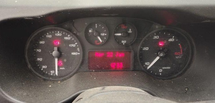 IVECO 35C12 BENNE AVEC COFFRE ACIER DIESEL – 175183 KMS – ANNEE 2017 BLANC EP-130-SL